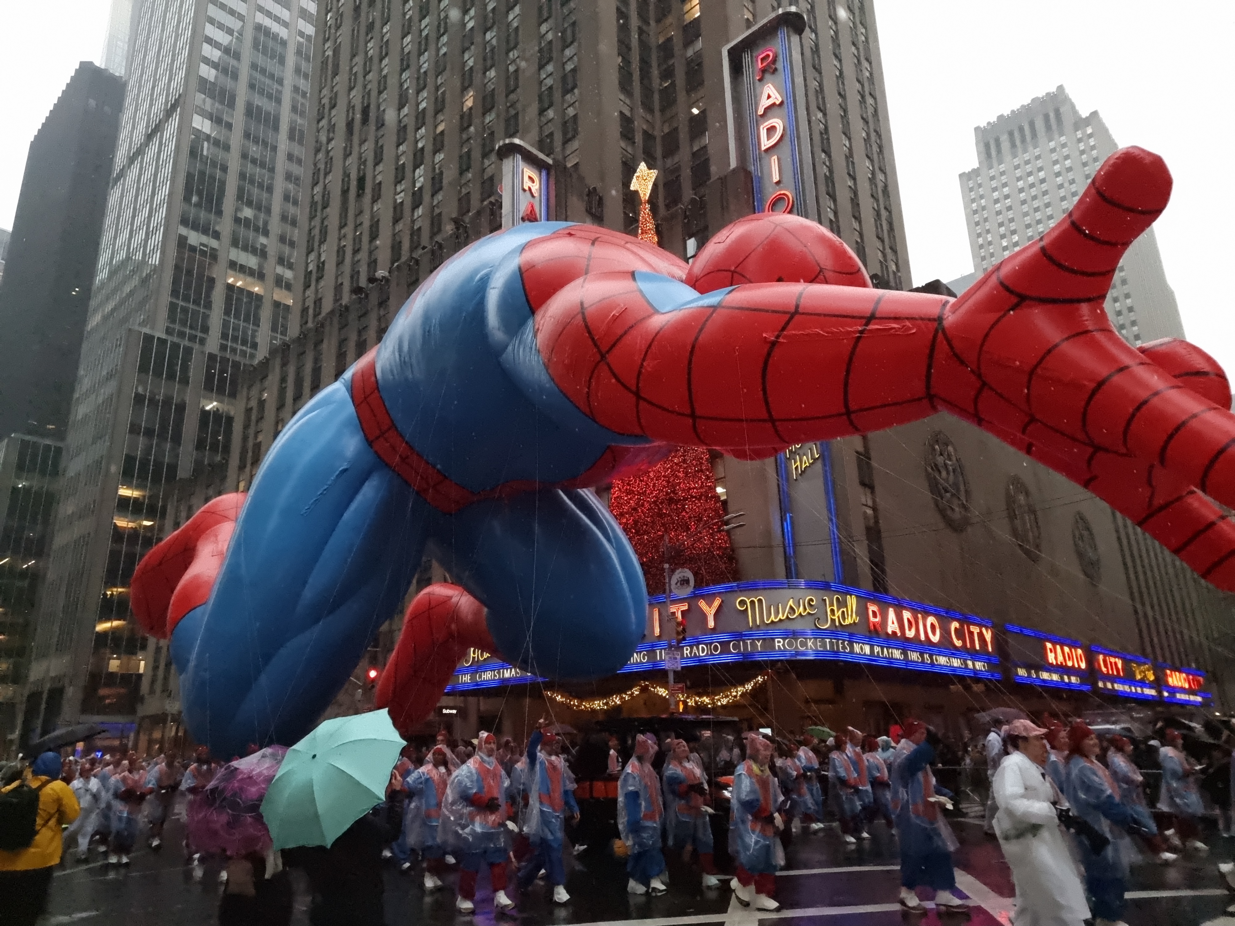 16 Parade Spiderman 2.jpg